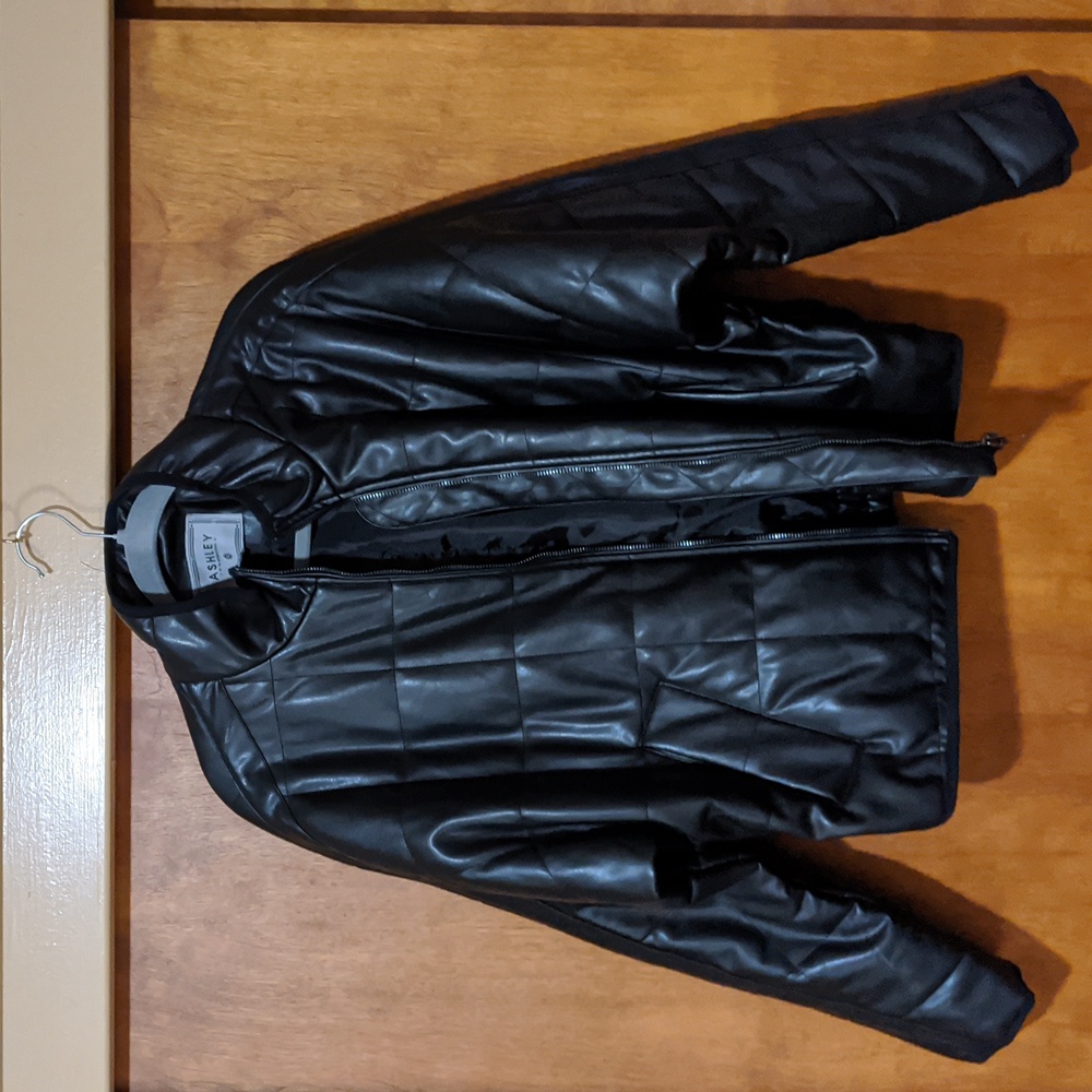 Black Cropped Puffer Jacket - Faux Leather